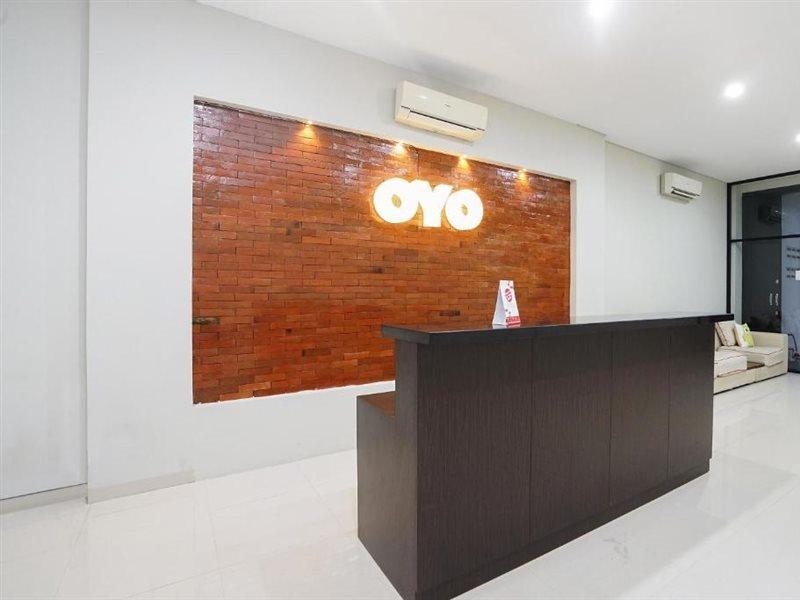 ホテル Oyo 449 ザ コリンズ Keputih エクステリア 写真