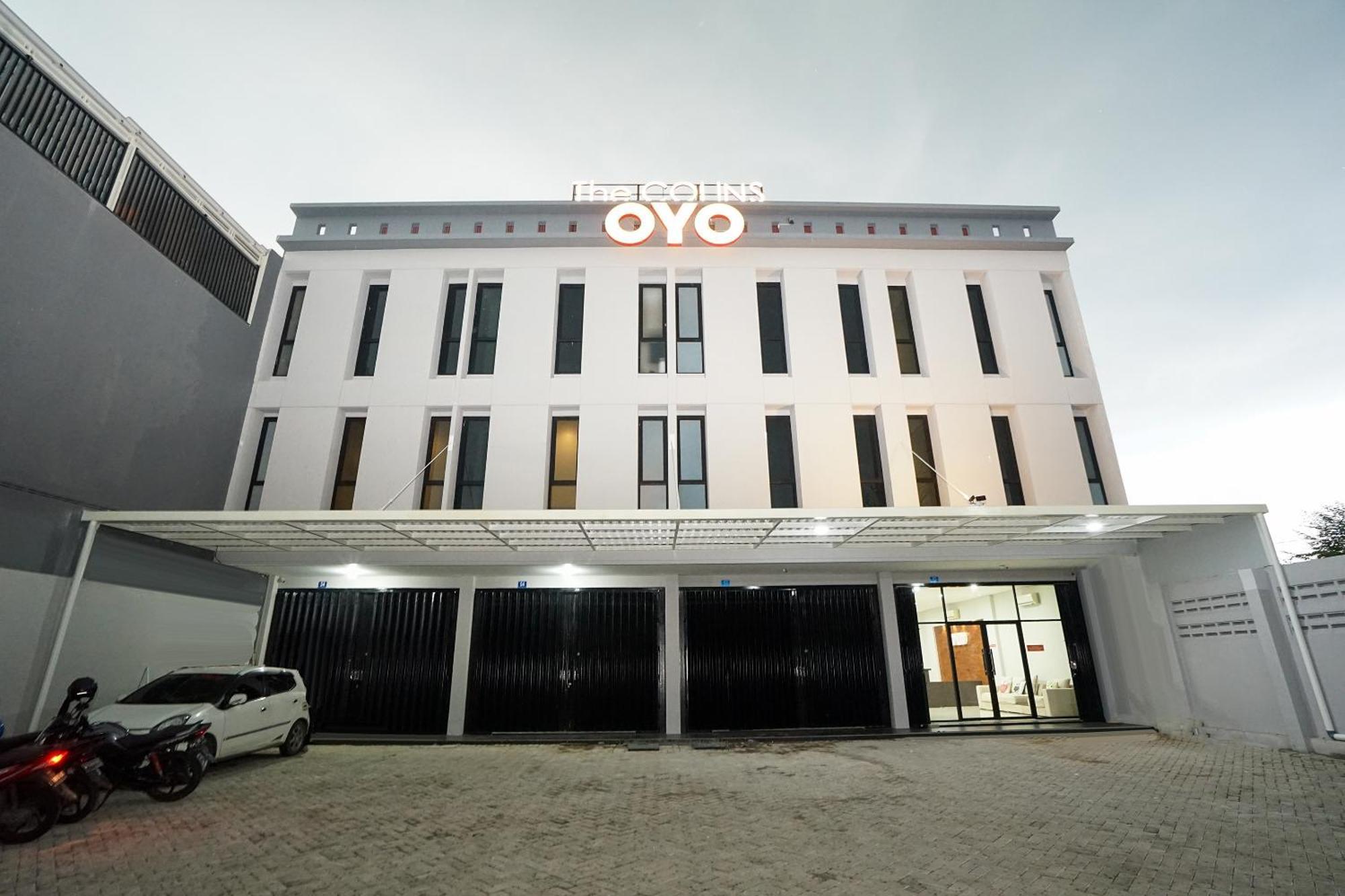 ホテル Oyo 449 ザ コリンズ Keputih エクステリア 写真