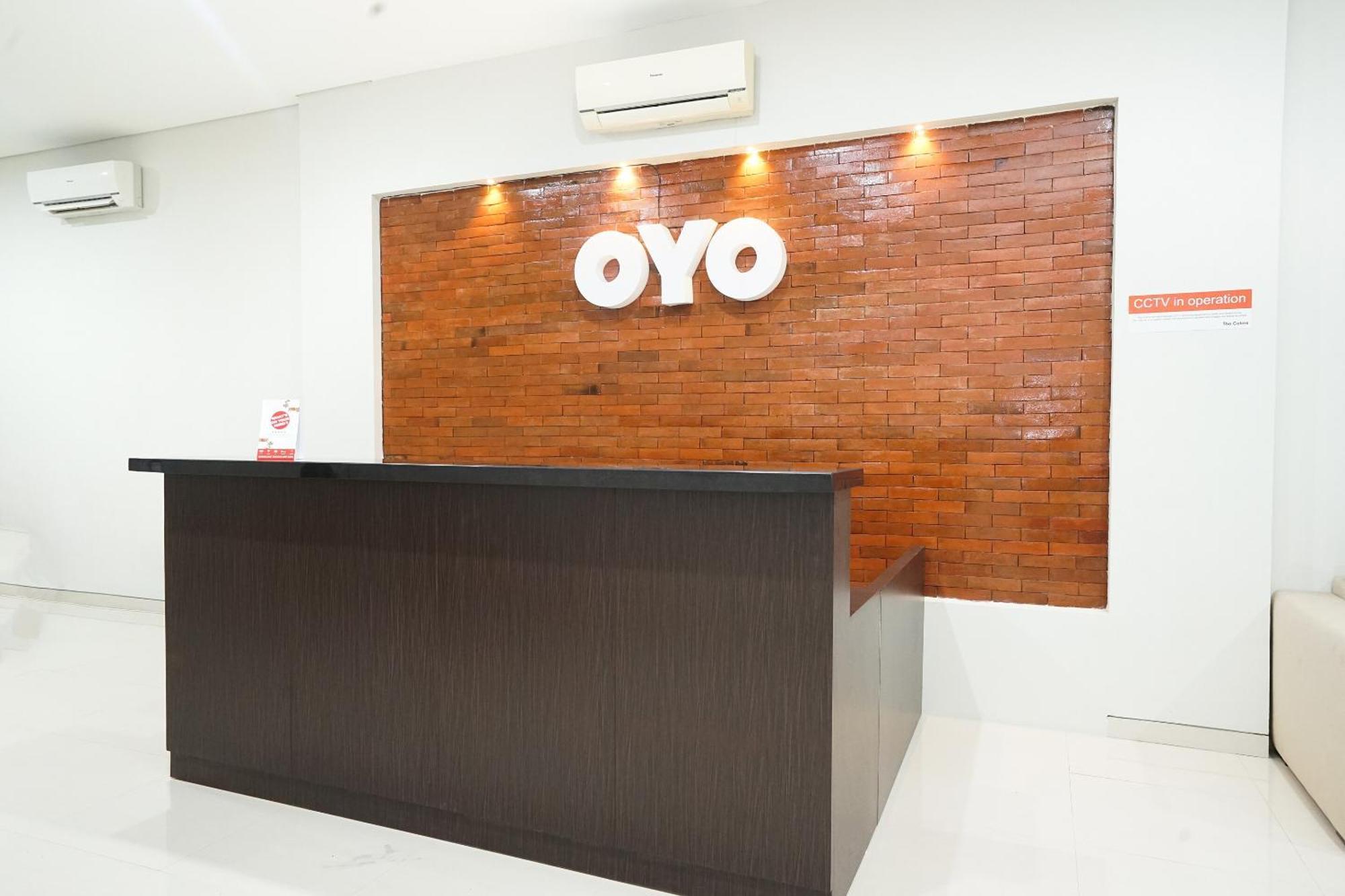 ホテル Oyo 449 ザ コリンズ Keputih エクステリア 写真